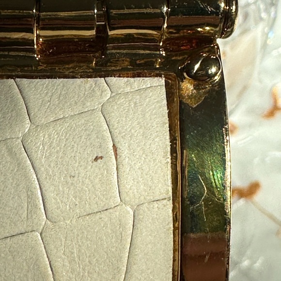 CC Skye Embossed leather cuff with pin and chain fastener - Picture 4 of 8